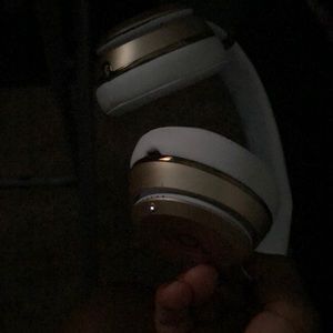 Wireless beats headphones